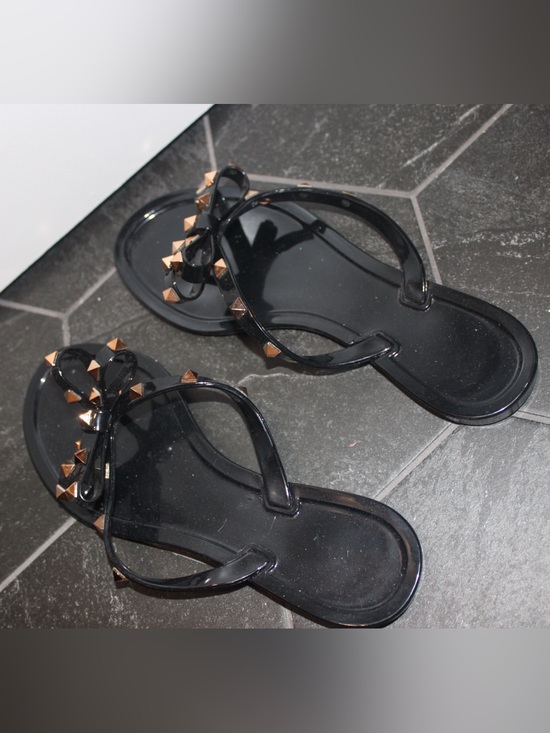 Shoes - Black Studded Bow Jelly Flip Flop Thong Sandals Studs - Size 39 US 7-8.5